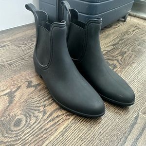 Ankle rain boots